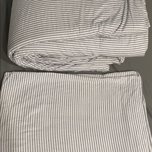 🛑SOLD🛑 Queen comforter set - Picture 3 of 3